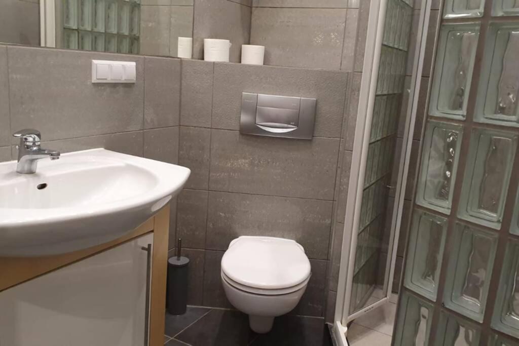 Bright&Comfy Apt -Few Min To Main Square Cracóvia Exterior foto